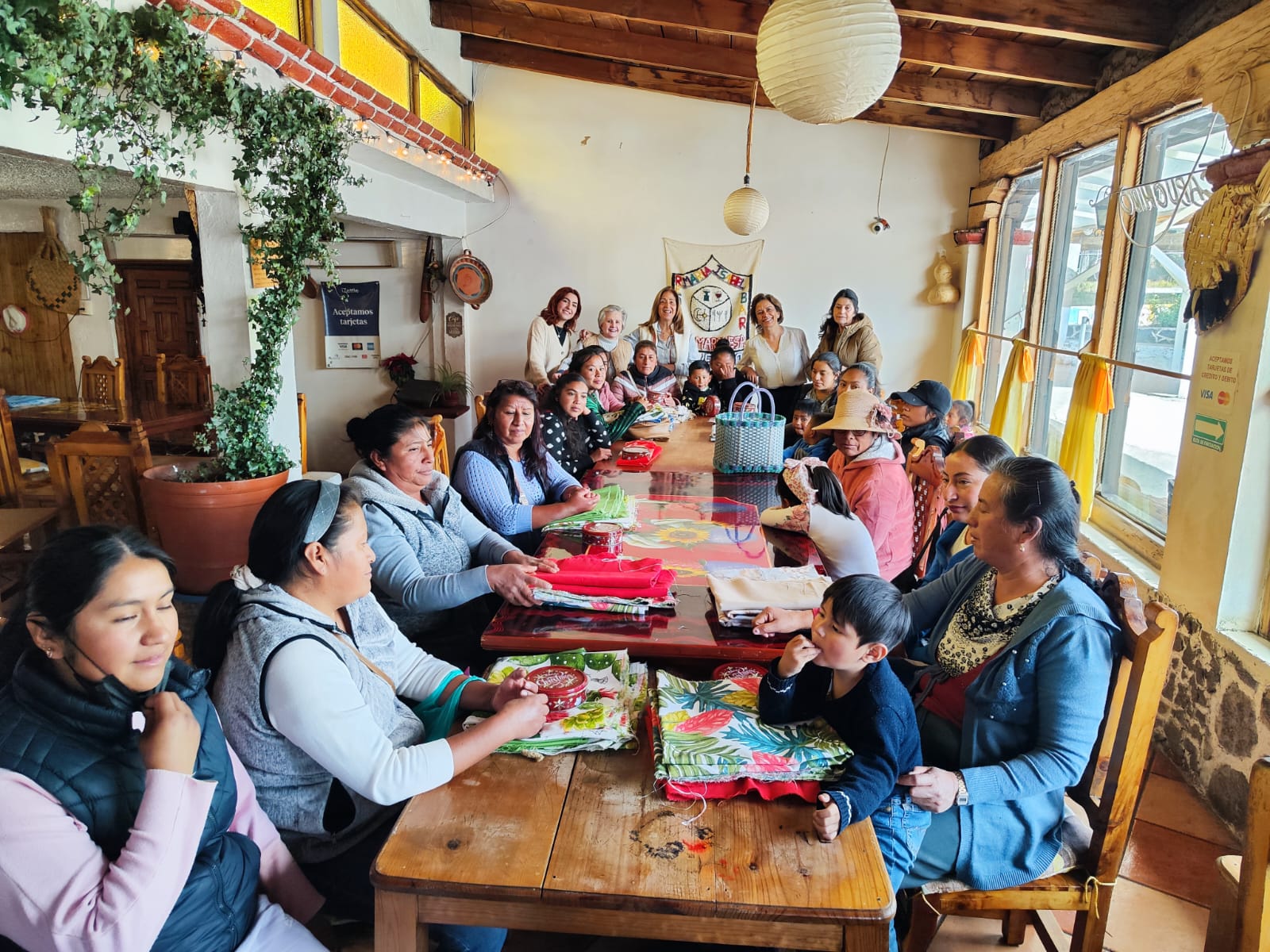 Impulsan GEM y Asistencia Privada a las mujeres de pueblos originarios con talleres artesanales