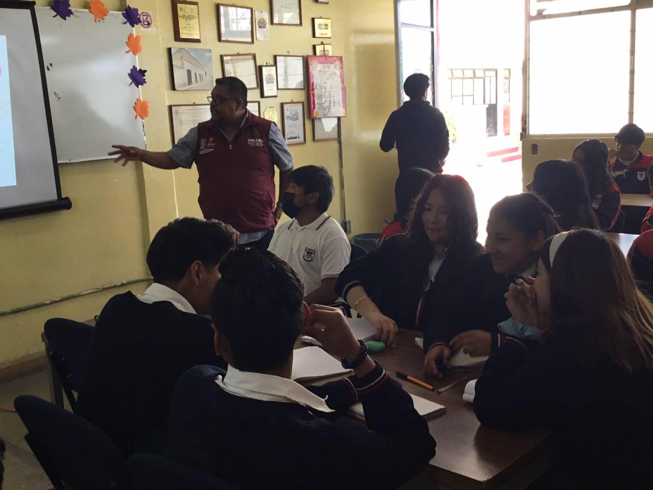 Previene Secretaría de Bienestar adicción a las drogas entre estudiantes de bachillerato en Tenango del Valle