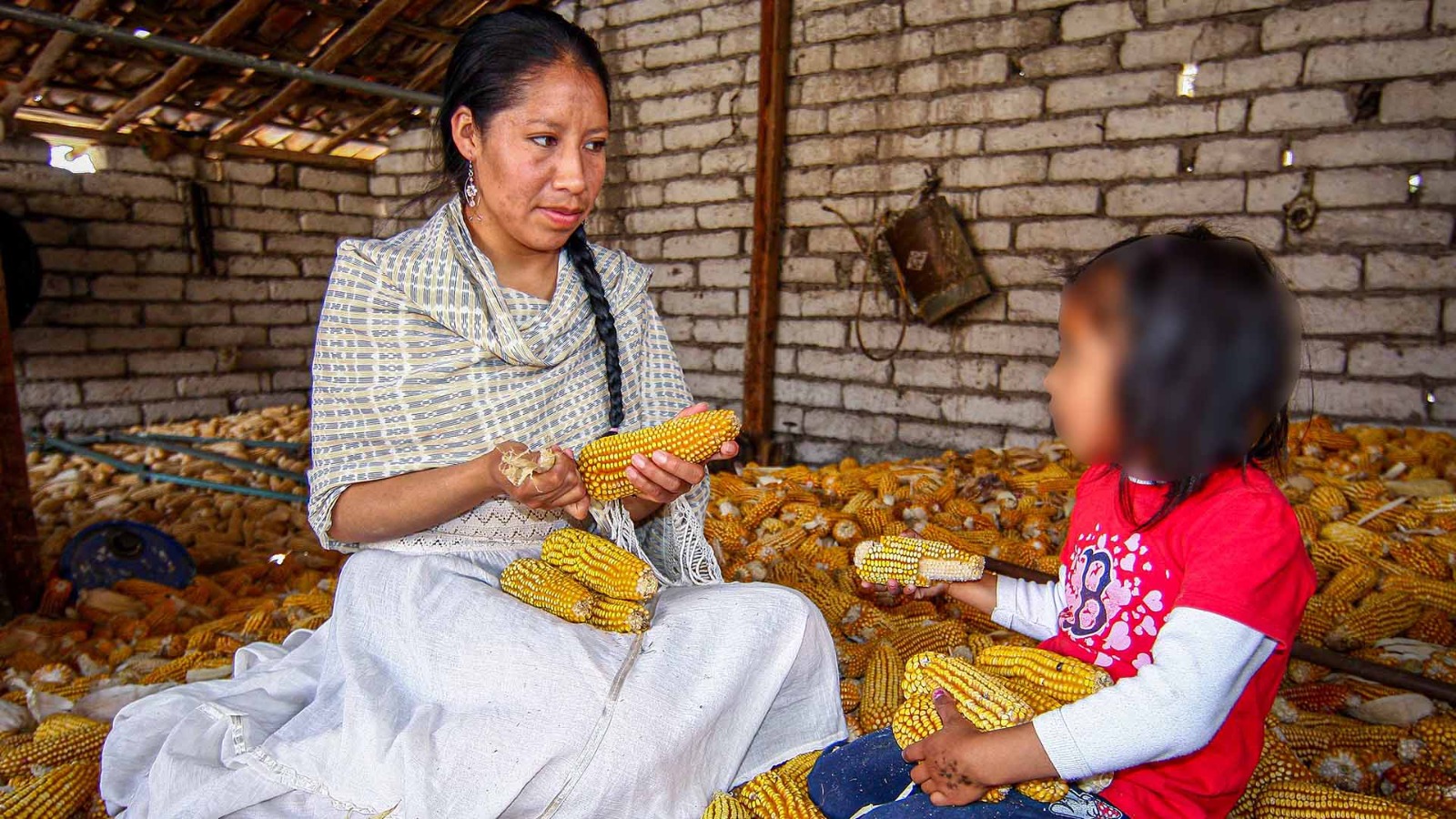 Reitera GEM compromiso con mujeres de comunidades originarias en el Día Internacional de la Mujer Indígena