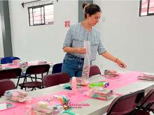 Celebramos los cumpleaños de nuestras niñas de “Villa Hogar” con una divertida clase de maquillaje, entregando kits de maquillaje a todas las adolescentes.