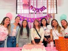 Celebramos los cumpleaños de nuestras niñas de “Villa Hogar” recibiendo los regalos para las cumpleañeras de parte de sus padrinos.