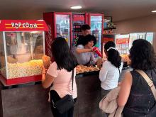 Llevamos a las niñas y adolescentes del CAS “Villa Hogar” a la Cineteca Mexiquense, donde disfrutaron de una tarde de cine con hot dogs, palomitas y refrescos.