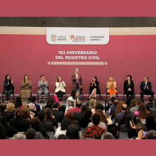 Juan Carlos González Romero, secretario de Bienestar, en representación de la Gobernadora Delfina Gómez Álvarez en la conmemoración del 163 Aniversario del Registro Civil.