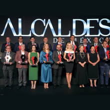 El secretario de Bienestar, Juan Carlos González Romero, en la Entrega de Premios a Mejores Prácticas de Gobiernos Locales, donde recibió un reconocimiento por Mujeres con Bienestar, programa que ha transformado la vida de miles de mexiquenses.